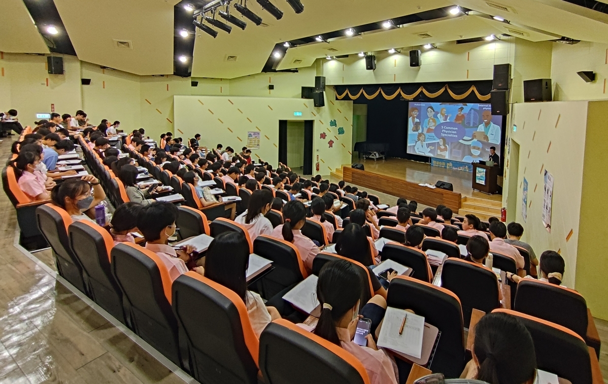 114/09/24 實驗高中-醫學系的笑淚人生